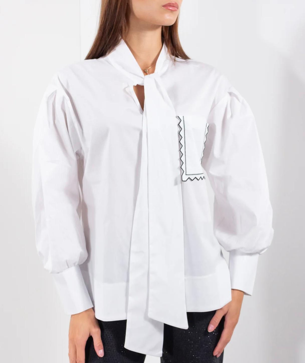 Camicia con ricamo e taschino White