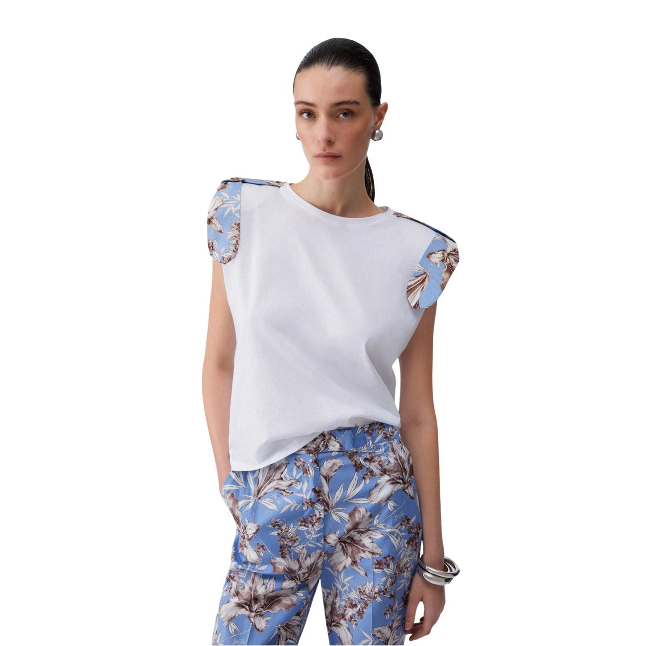 T-shirt bianca con dettagli flower