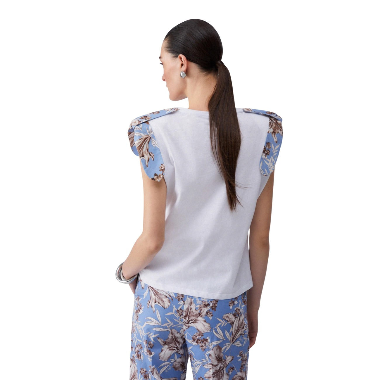T-shirt bianca con dettagli flower