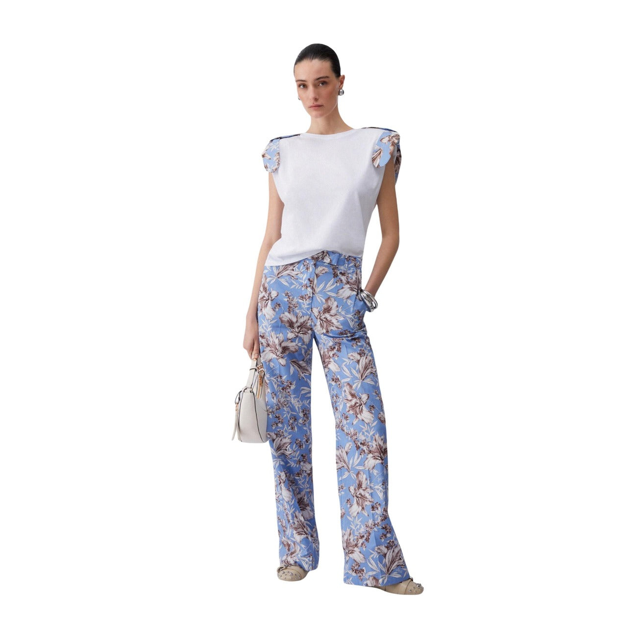 T-shirt bianca con dettagli flower